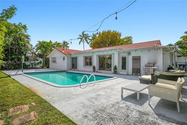 Building Photo - 2101 NE 211th Terrace