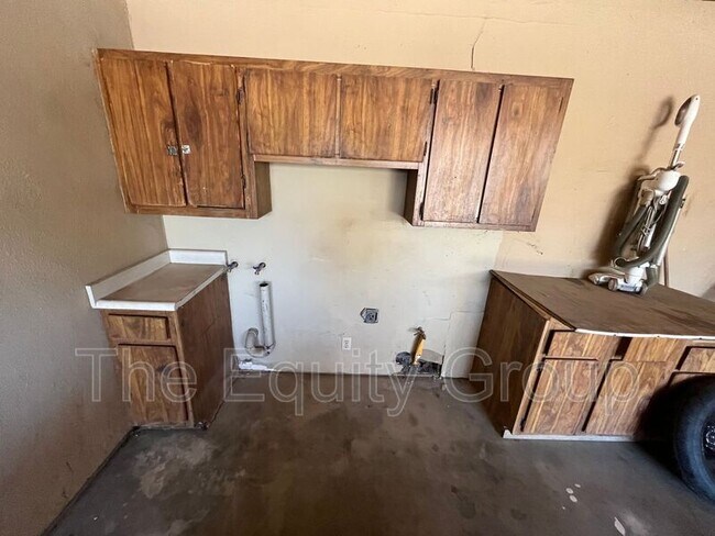 Building Photo - 401 S Valencia Blvd