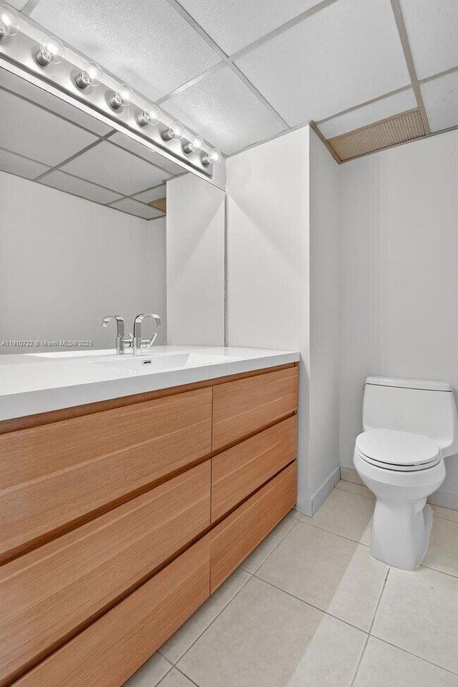 Building Photo - 336 N Birch Rd