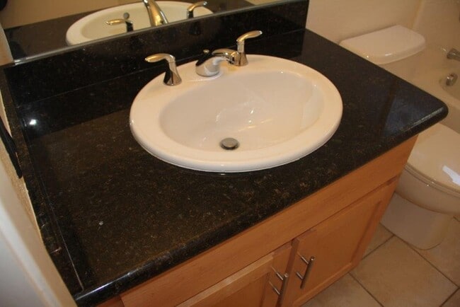 Building Photo - Ground Floor 1 bedroom 1 bath Condo in Benicia Highlands