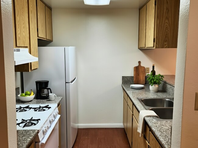 Interior Photo - 432 S Normandie Ave