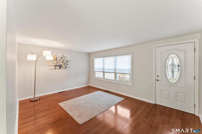 Building Photo - 67 Dogwood Dr