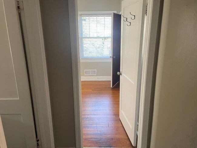 Building Photo - 4 Bedroom House