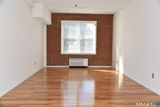 Building Photo - 32 Haviland St