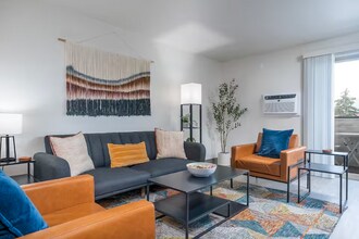 Building Photo - 1430 3rd Ave E