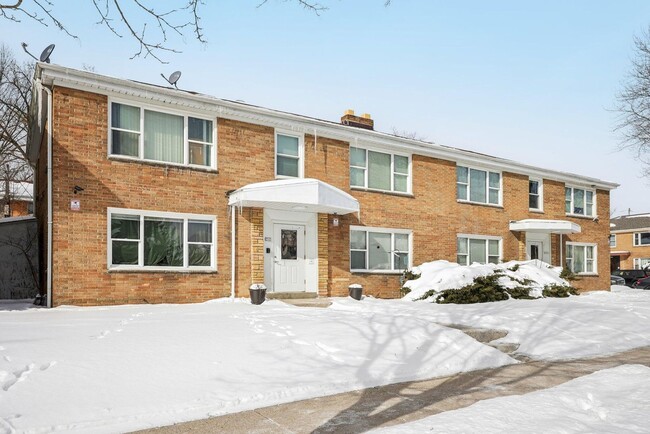 Primary Photo - 2501-2503 S 44th St. - 8 Unit