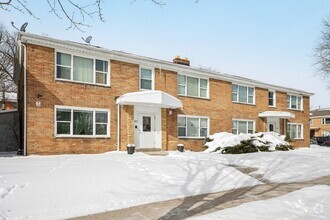 Building Photo - 2501-2503 S 44th St. - 8 Unit