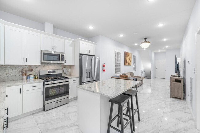 Building Photo - 207 68th St