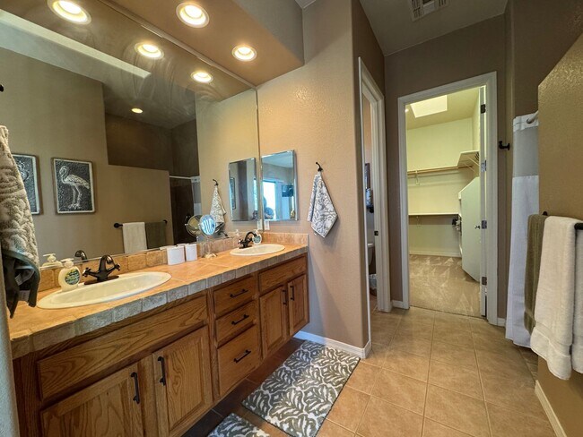 Building Photo - Luxurious Furnished Golf Course Short-Term Rental