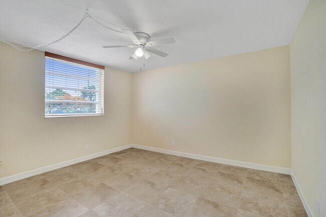 Building Photo - 301 SE 3rd St