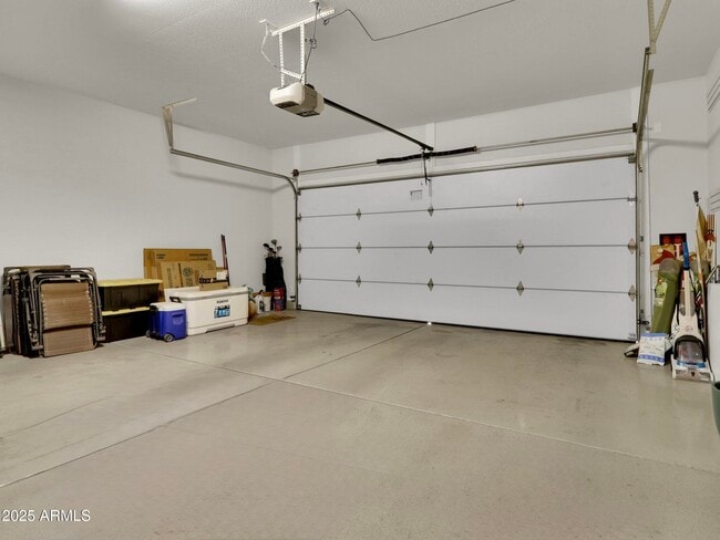 Building Photo - 1866 E Ravenswood Dr