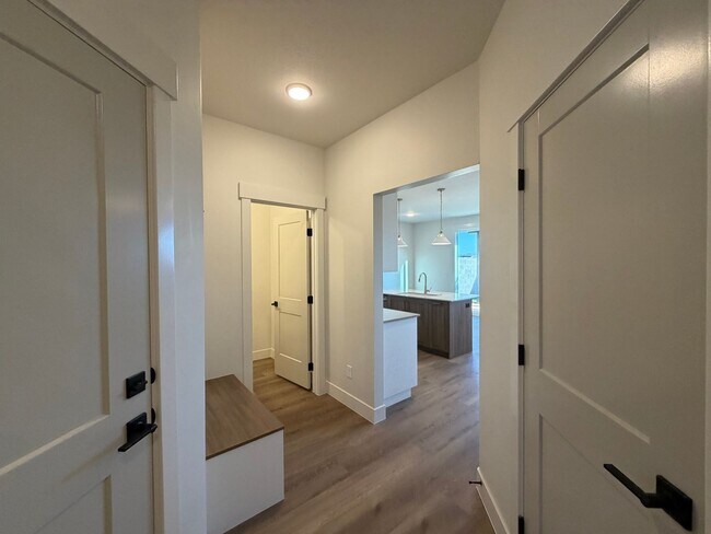 Building Photo - 614 Hemsworth Ln