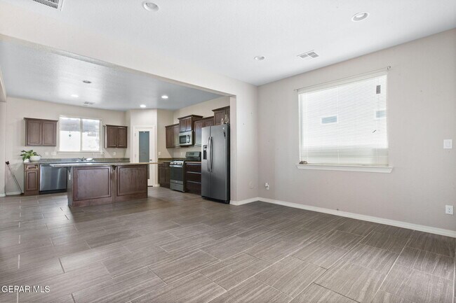 Building Photo - 7129 Long Meadow Dr