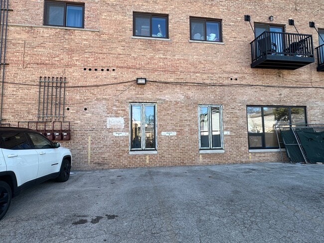 Building Photo - 5912 N Nashotah Ave