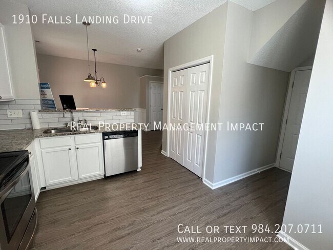 Building Photo - 1910 Falls Landing Dr