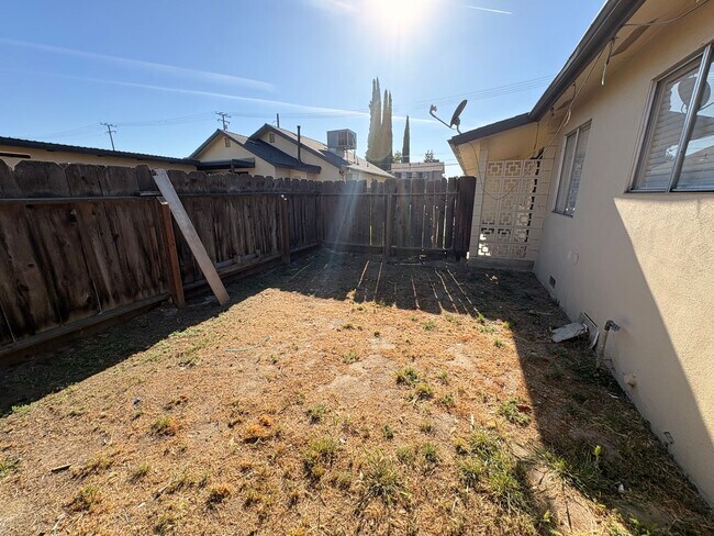 Building Photo - 0817