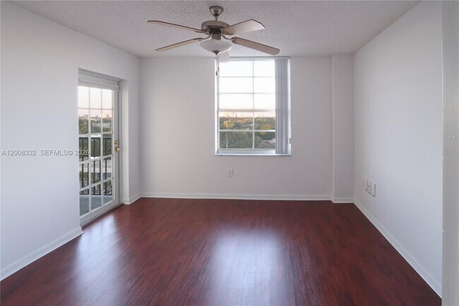 Building Photo - 520 SE 5 Ave