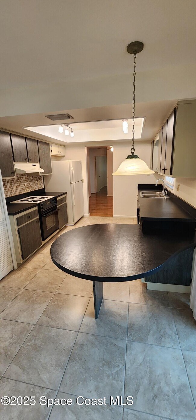 Building Photo - 109 Vía Havarre