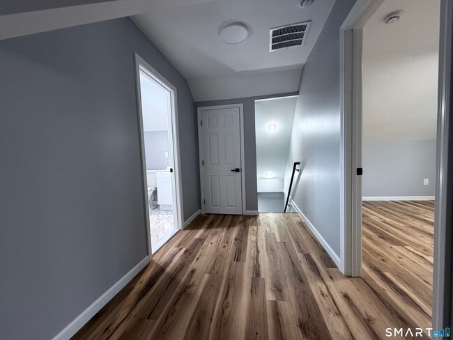 Building Photo - 228 Holly St