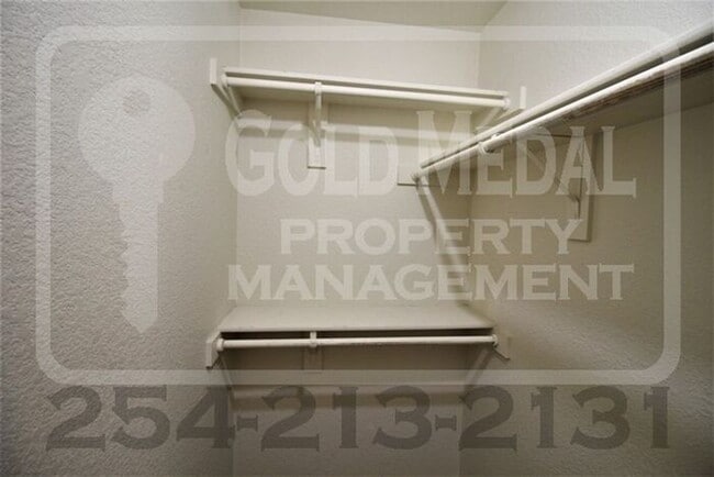 Building Photo - 2807 Leroy Cir