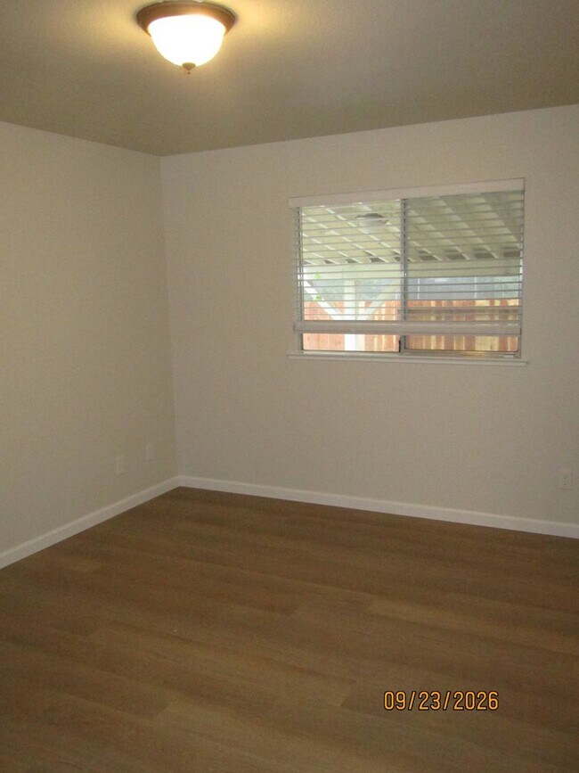 Building Photo - 2354 Pinercrest Dr