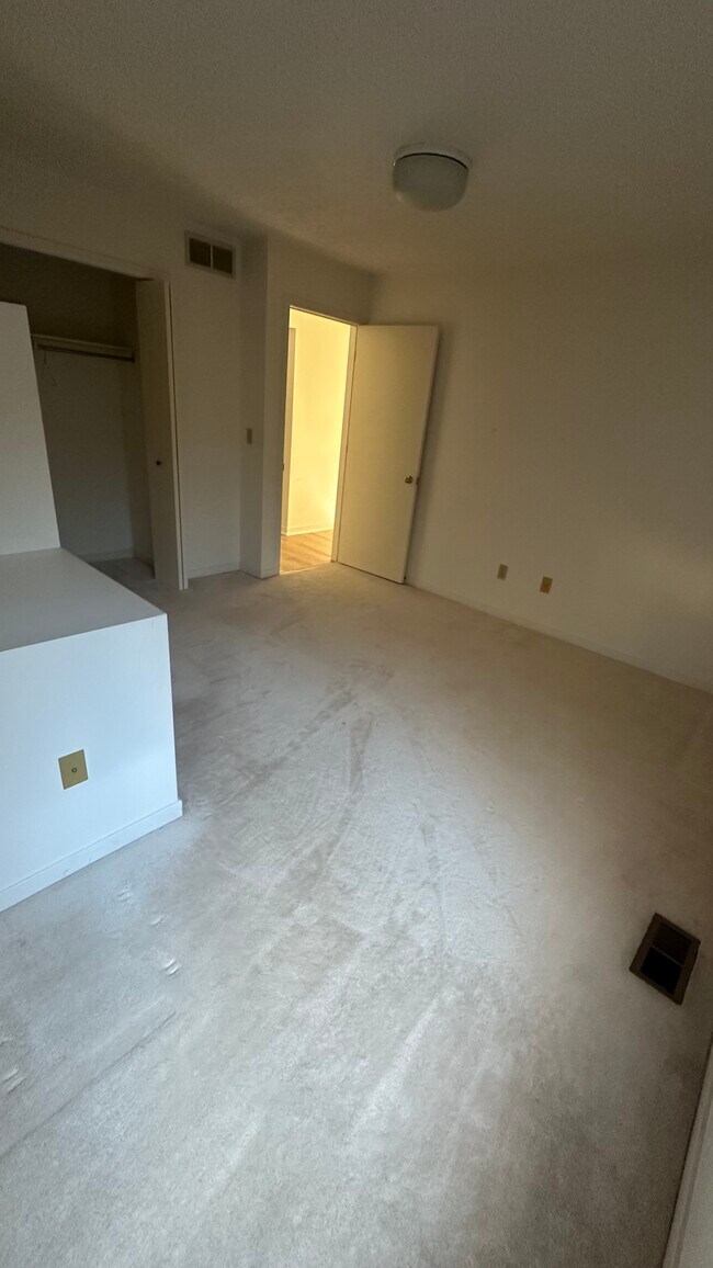 Building Photo - 2327 Coyote Creek Dr
