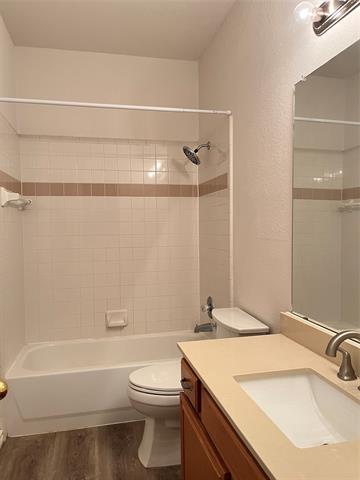 Building Photo - 9814 Glenshee Dr