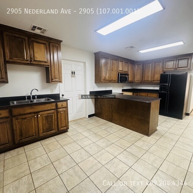 Building Photo - 2905 Nederland Ave