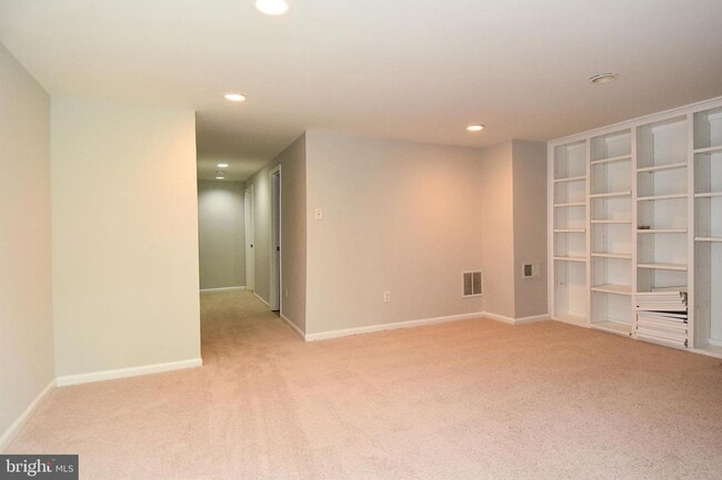 Building Photo - Available immediately!