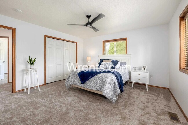 Building Photo - Beautiful 6 bed Highly Desirable Colbert Area!