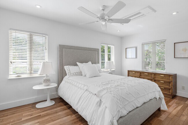 Building Photo - 306 Cordova Rd