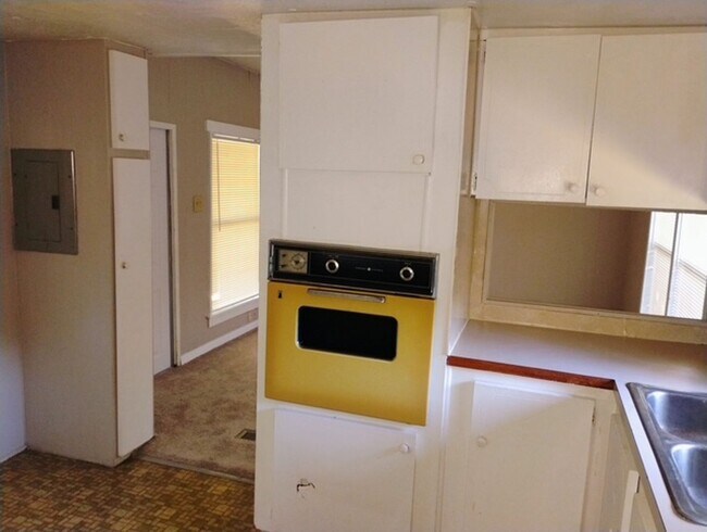 Building Photo - 2 Bedroom 1 Bath home for rent in Granbury...