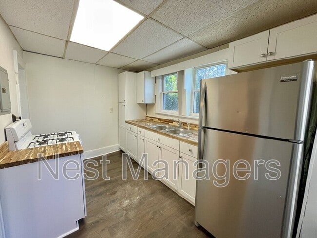 Building Photo - 117 Woodside Ave