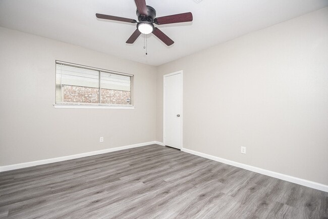 Building Photo - 422 Skywood Dr