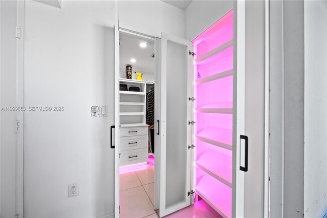 Building Photo - 1861 NW S River Dr