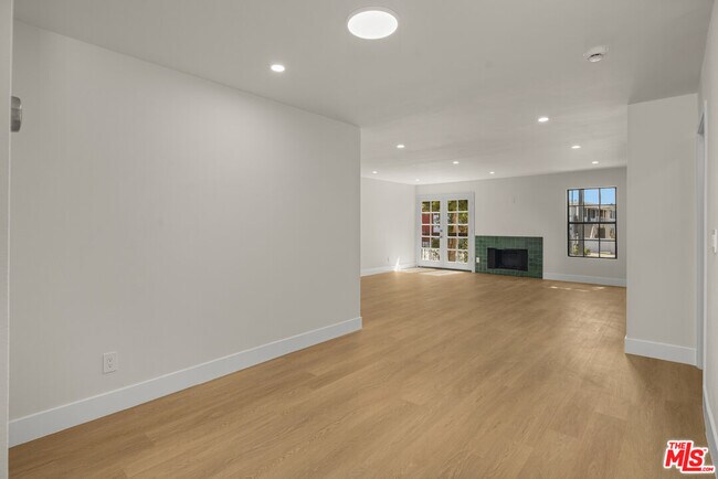 Building Photo - 11759 Gateway Blvd