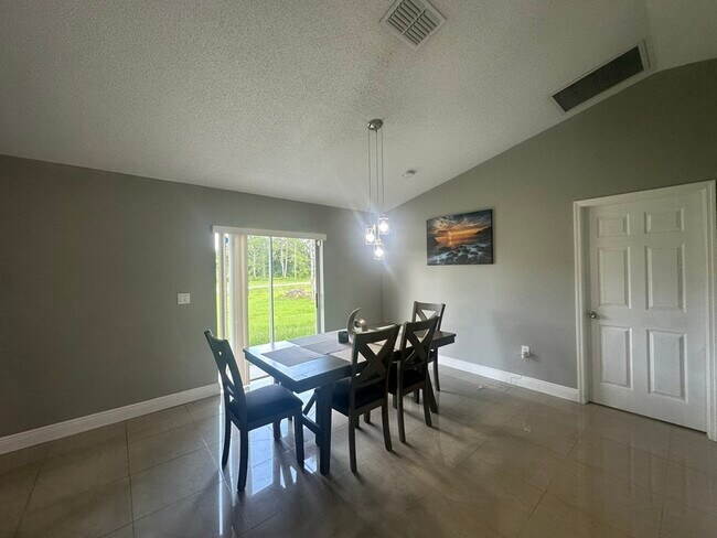 Building Photo - 37 Sawfish Ct