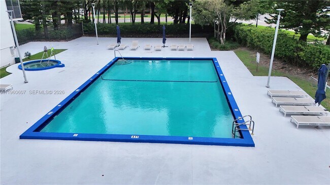 Building Photo - 20100 W Country Club Dr