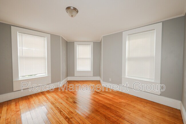 Building Photo - 6 Blake St