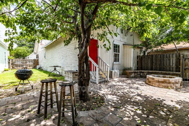 Building Photo - 218 Cadwallader St