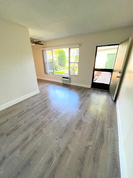 Building Photo - 146 S Princeton Ave