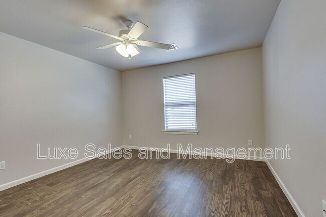 Building Photo - 407 Vail Cir
