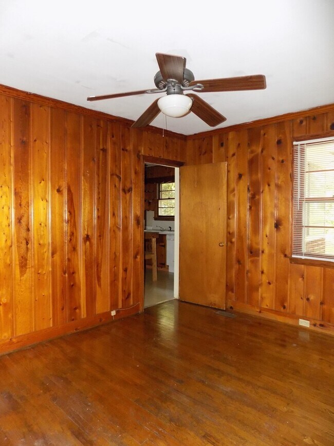 Building Photo - 507 Dogwood St