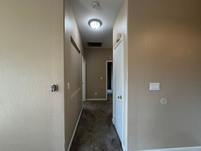 Building Photo - Single story home in Salida!