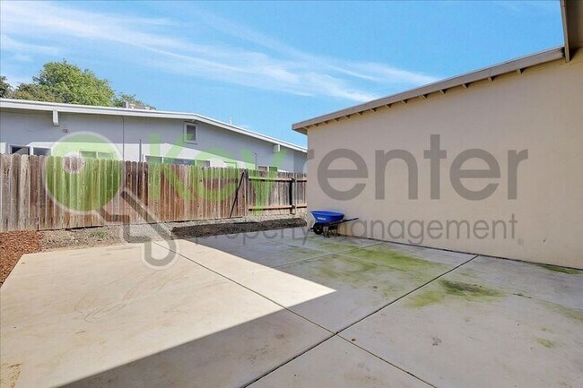 Building Photo - 8133 Molokai Way