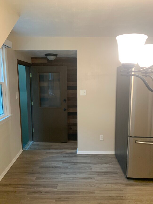 Entry - 3754 E County Line Rd