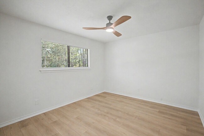 Building Photo - 34 Brushwood Ct