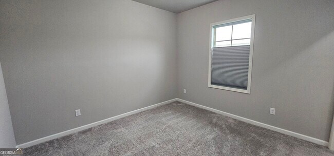 Building Photo - 352 Newshaw Dr