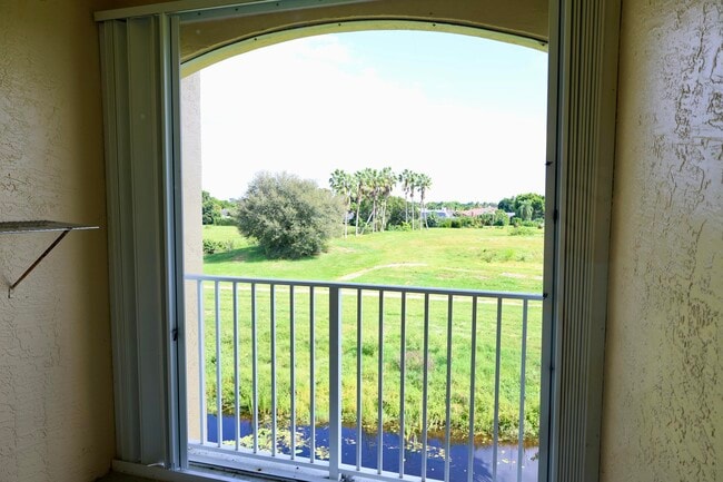 Building Photo - 2060 Greenview Shores Blvd