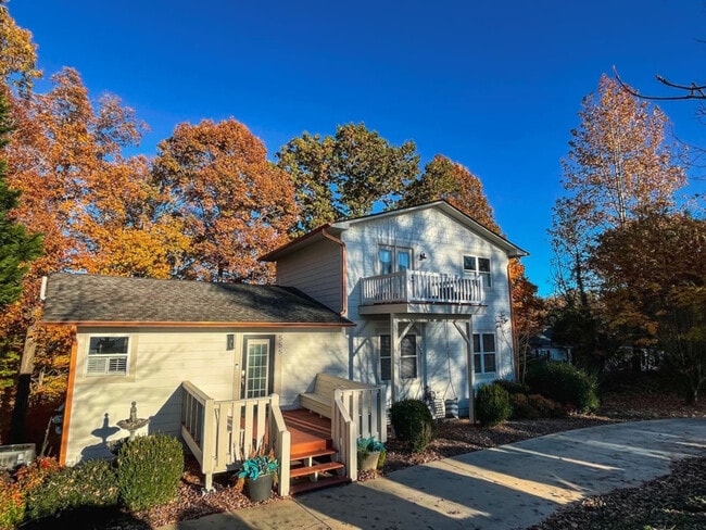 Building Photo - 555 Laurel Cove Rd